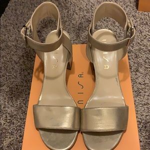 Wide Strap Sandal Size 10 Gold